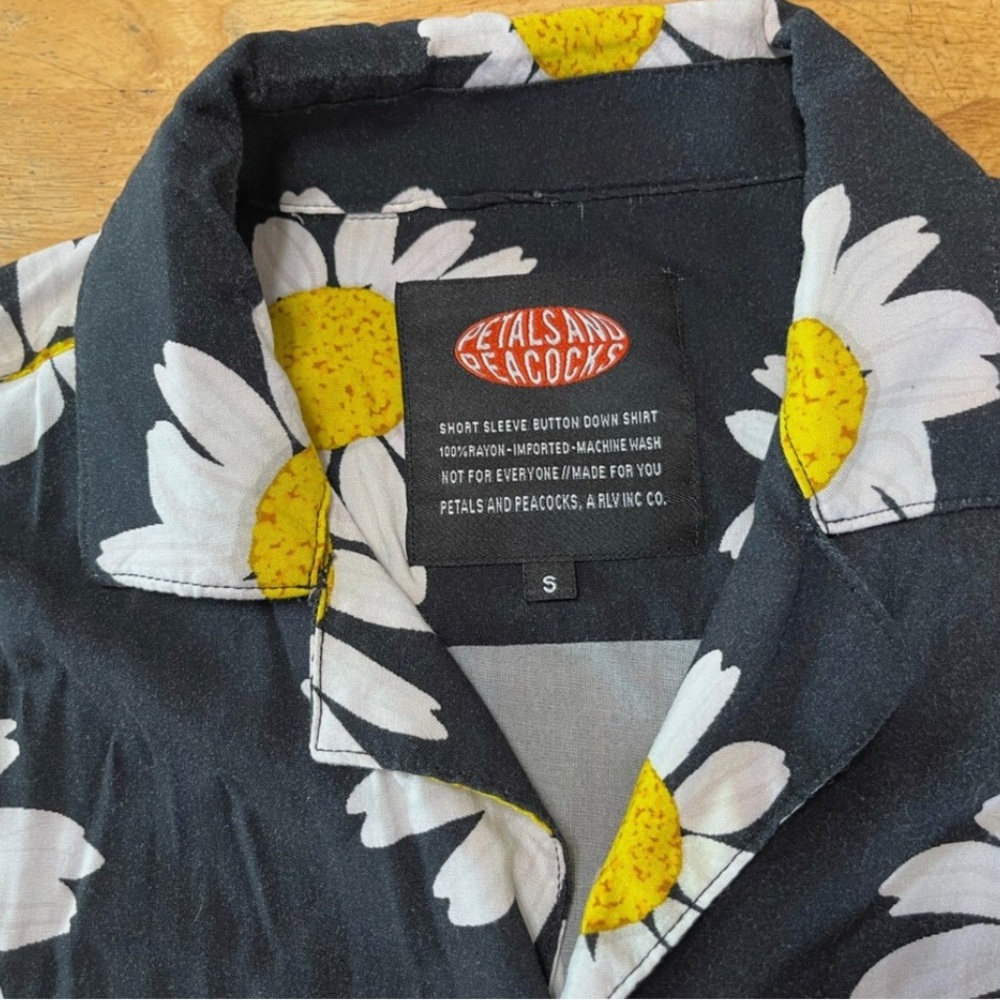 Rare petals and peacocks Black Daisy Print Tee Dress with White & Yellow Florals - Picture 5 of 5